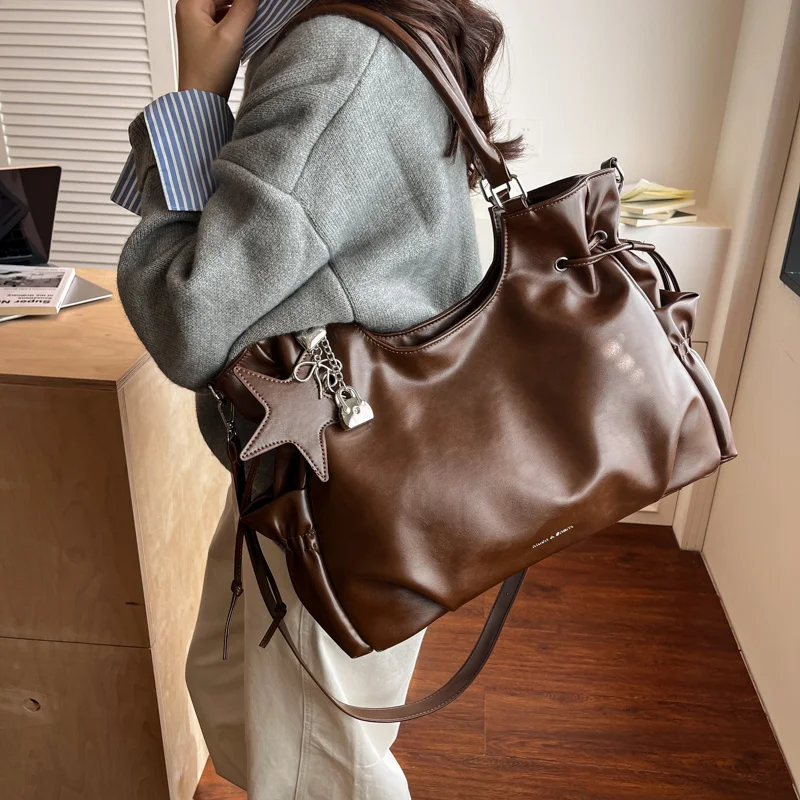 Большая вместительная женская сумка из искусственной кожи, сумки-тоут, повседневная женская сумка через плечо на молнии, модная женская однотонная сумка для покупок
Большая вместительная женская сумка из искусственной кожи, сумки-тоут, повседневная женская сумка через плечо на молнии, модная женская однотонная сумка для покупок