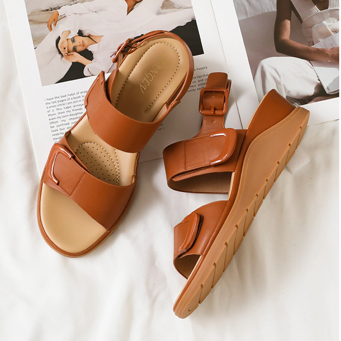 Elegant Women's Sandals Casual Concise Soft PU Non-Slip Comfort Light Beach High Wedges Platform Roman Shoes Woman Plus size
Elegant Women's Sandals Casual Concise Soft PU Non-Slip Comfort Light Beach High Wedges Platform Roman Shoes Woman Plus size
