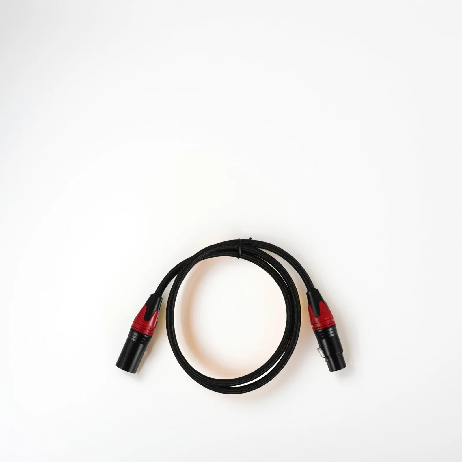 Professional Microphone Cable XLR 3 Pin Male to Female Durable Balanced Audio Mixer Cable for Studio Recording Live Performance
Professional Microphone Cable XLR 3 Pin Male to Female Durable Balanced Audio Mixer Cable for Studio Recording Live Performance