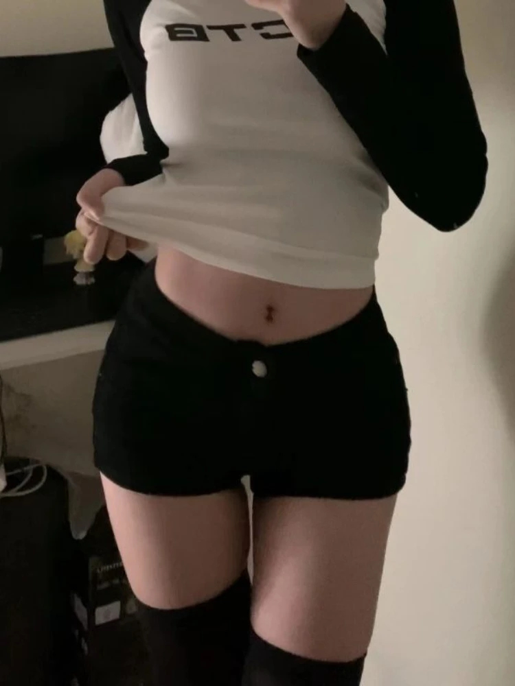 Черные джинсовые шорты женские в винтажном стиле летние женские модные однотонные милые сексуальные девушки High Street эстетические универсальные готические клубные шорты
Черные джинсовые шорты женские в винтажном стиле летние женские модные однотонные милые сексуальные девушки High Street эстетические универсальные готические клубные шорты