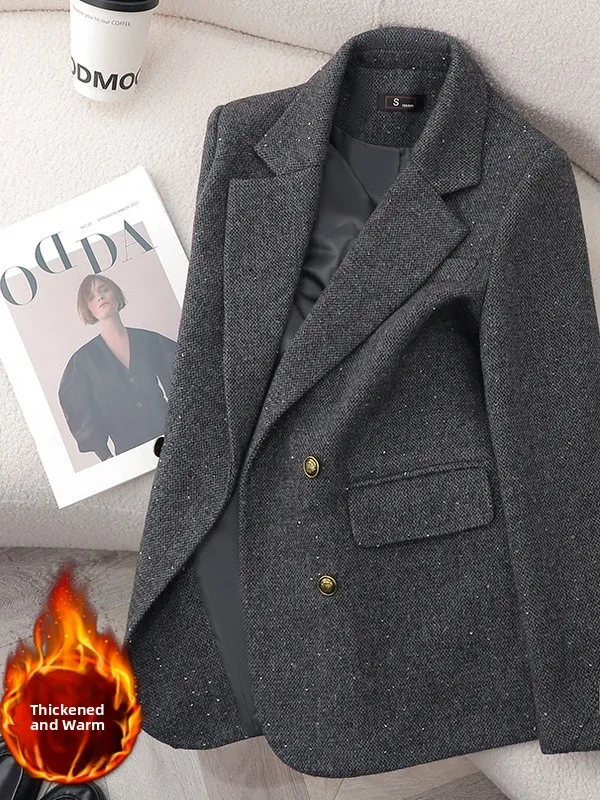 High-End Thickened Woolen Suit Jacket Women's Winter Fashion Commute Warmth Professional Style Cotton Blend Long Sleeve Coat
High-End Thickened Woolen Suit Jacket Women's Winter Fashion Commute Warmth Professional Style Cotton Blend Long Sleeve Coat