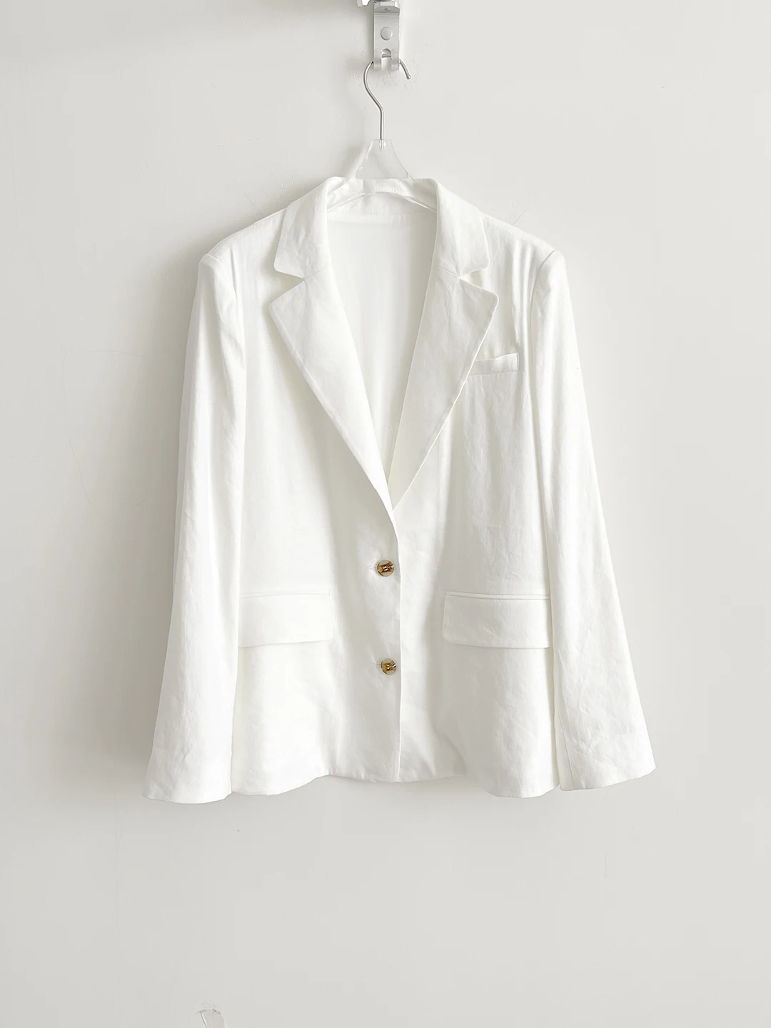 Casual Style Commute Friendly Slim Fit Single Buttoned Collared Short Length Women's Suit Jacket Spring 2026 Fashion Trend
Casual Style Commute Friendly Slim Fit Single Buttoned Collared Short Length Women's Suit Jacket Spring 2026 Fashion Trend
