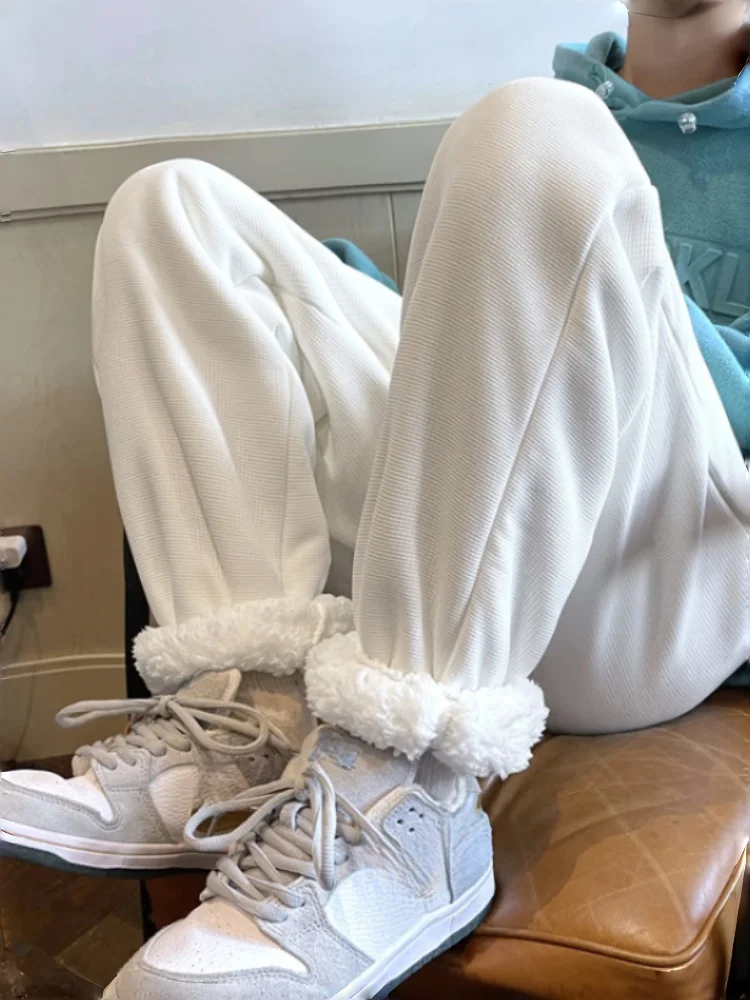 Light Gray Fleece-Lined Wide-Leg Pants | Cozy Plush Cuff & Soft Fabric | Winter Warmth Essential for New Year Casual Outfits
Light Gray Fleece-Lined Wide-Leg Pants | Cozy Plush Cuff & Soft Fabric | Winter Warmth Essential for New Year Casual Outfits