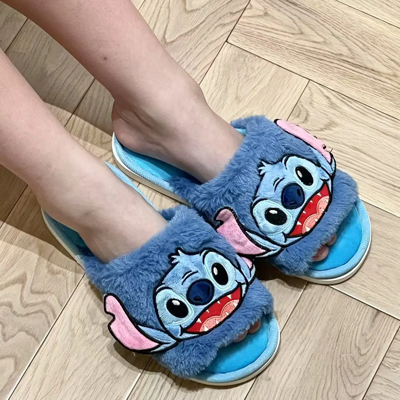 Kawaii аниме меховые тапочки с открытым носком, женские плюшевые тапочки на плоской подошве, осень-зима, нескользящая домашняя напольная обувь с открытым носком
Kawaii аниме меховые тапочки с открытым носком, женские плюшевые тапочки на плоской подошве, осень-зима, нескользящая домашняя напольная обувь с открытым носком