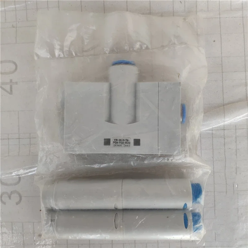 Festo original Vacuum Generator VN-10-H-T4-PQ2-VQ3-RQ3 526147 VN-30-H-T6-PI5-VI6-RO2 526142
Festo original Vacuum Generator VN-10-H-T4-PQ2-VQ3-RQ3 526147 VN-30-H-T6-PI5-VI6-RO2 526142
