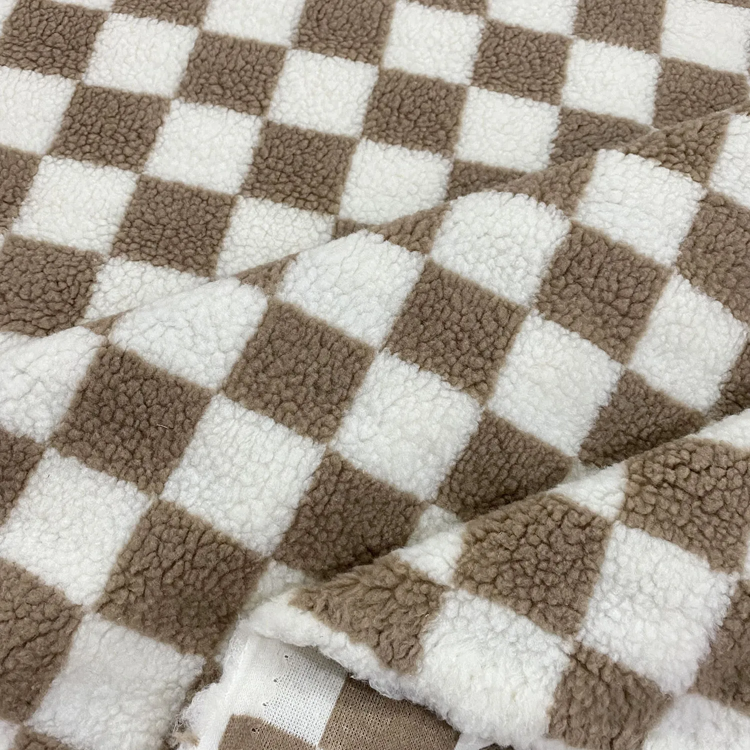Fashion Plaid Printing Autumn and Winter New Fabric Lamb Wool Clothing Cloth Fluffy Jacket Sweater Doll Cloth Handmade Material
Fashion Plaid Printing Autumn and Winter New Fabric Lamb Wool Clothing Cloth Fluffy Jacket Sweater Doll Cloth Handmade Material