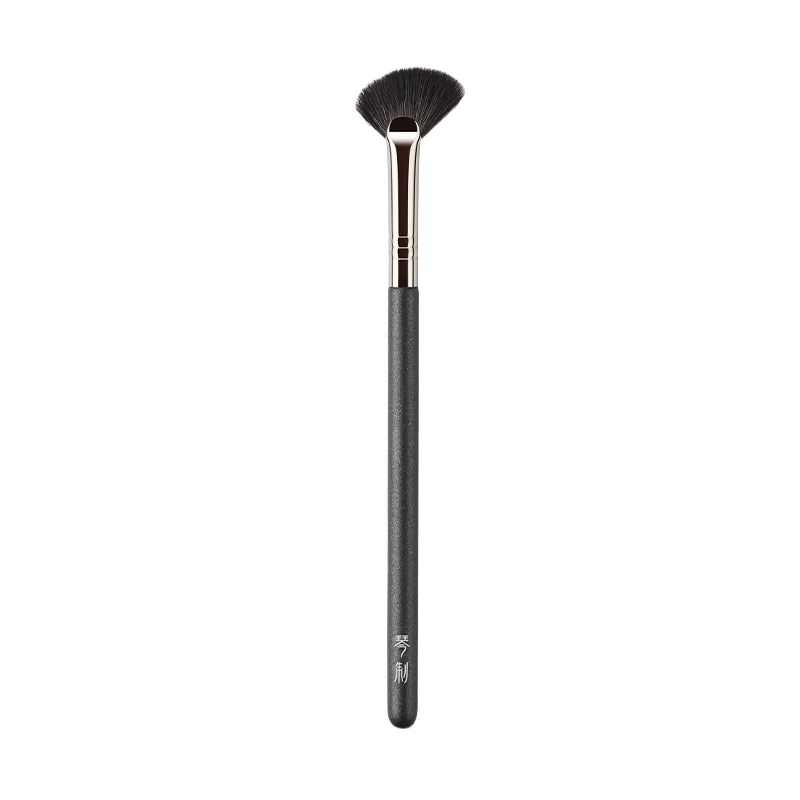~Makeup Oblique fan-shaped highlight brush Soft hair does not stab the face Brightening brush Beauty brush
~Makeup Oblique fan-shaped highlight brush Soft hair does not stab the face Brightening brush Beauty brush