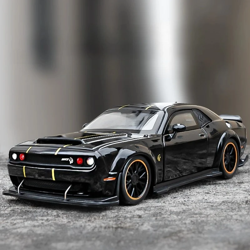 Металлическая модель автомобиля-игрушки Challenger Hellcat Roadster, масштаб 1:32, со звуком и светом, с функцией отката, подарок для мальчика
Металлическая модель автомобиля-игрушки Challenger Hellcat Roadster, масштаб 1:32, со звуком и светом, с функцией отката, подарок для мальчика