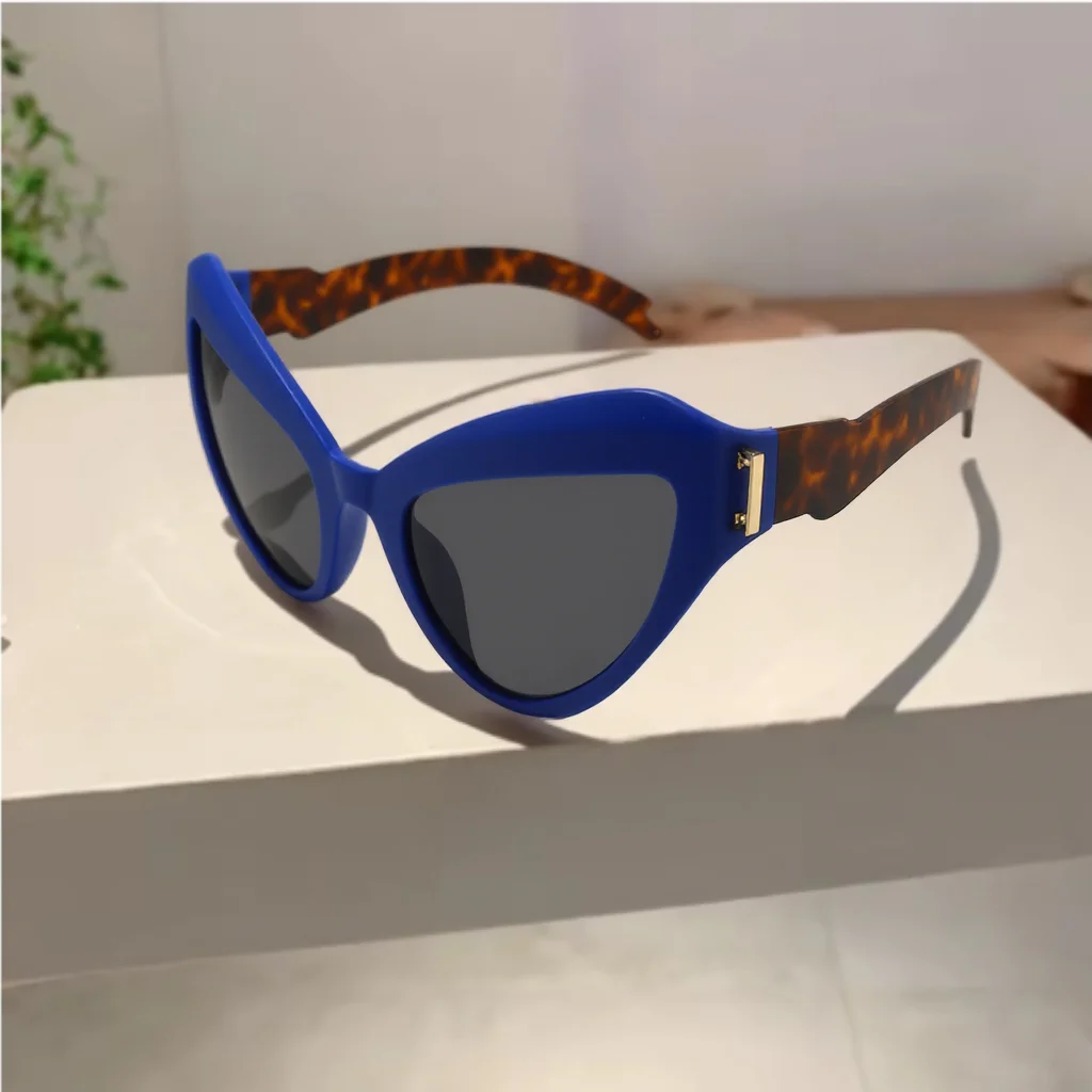 New fashionable women's brand designer luxury sunglasses sexy cat eye sunglasses women's retro UV resistant glasses
New fashionable women's brand designer luxury sunglasses sexy cat eye sunglasses women's retro UV resistant glasses
