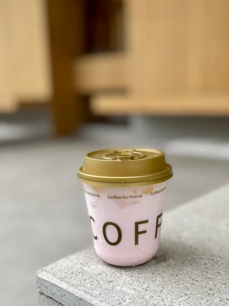 50pcs Disposable coffee cup 360ml U shape PET plastic cold drink American latte milk tea cup party camping cups with lids
50pcs Disposable coffee cup 360ml U shape PET plastic cold drink American latte milk tea cup party camping cups with lids