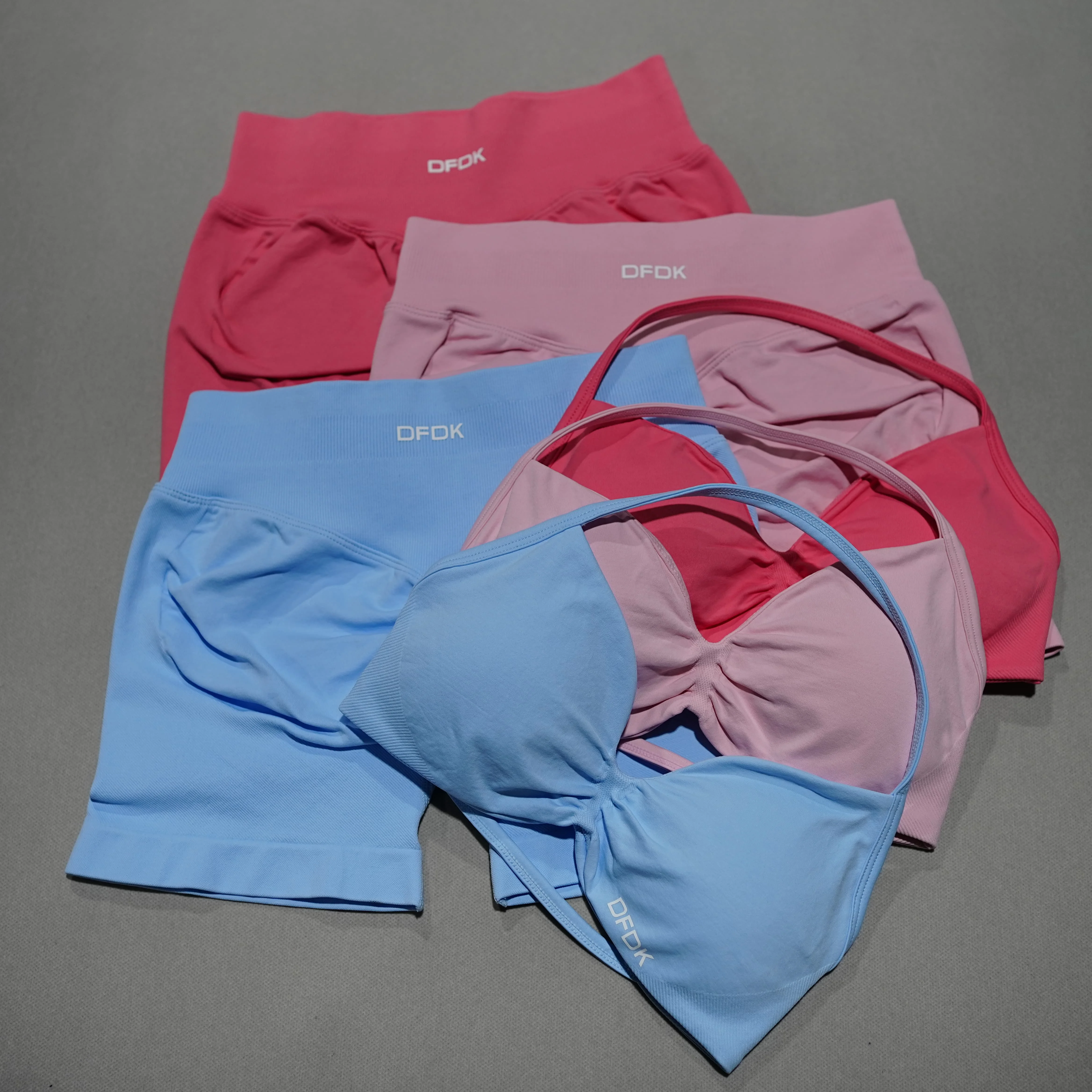 DFDK 2026 New Women 2PCS Seamless Fitness Set Lace Up Yoga Bra High Waist Short Leggings Cycling Running Gym Workout Activewear
DFDK 2026 New Women 2PCS Seamless Fitness Set Lace Up Yoga Bra High Waist Short Leggings Cycling Running Gym Workout Activewear