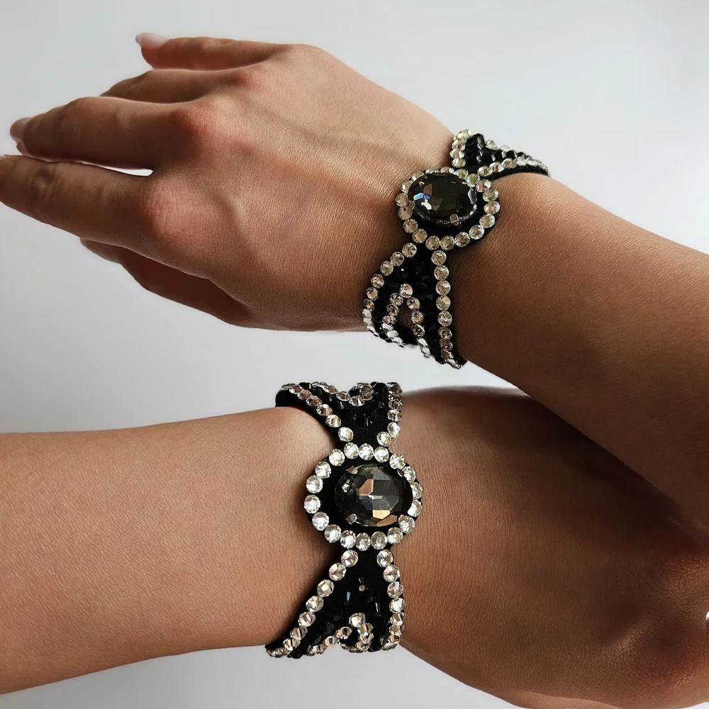 Black Rhinestone Belly Dance Bracelet Ballroom Wrist Decoration 2024 Performance Exaggerated Crystal Bracelet Bangle for Women
Black Rhinestone Belly Dance Bracelet Ballroom Wrist Decoration 2024 Performance Exaggerated Crystal Bracelet Bangle for Women