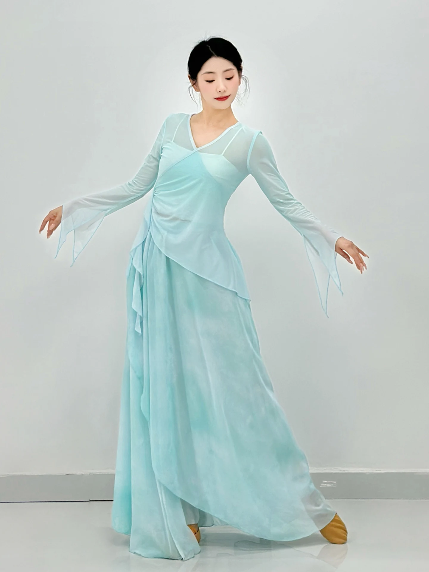 Classical Dance Costume Body Charm Gradient Yarn Clothing Art Exam Basic Training Exercise Chinese Classic Suit
Classical Dance Costume Body Charm Gradient Yarn Clothing Art Exam Basic Training Exercise Chinese Classic Suit
