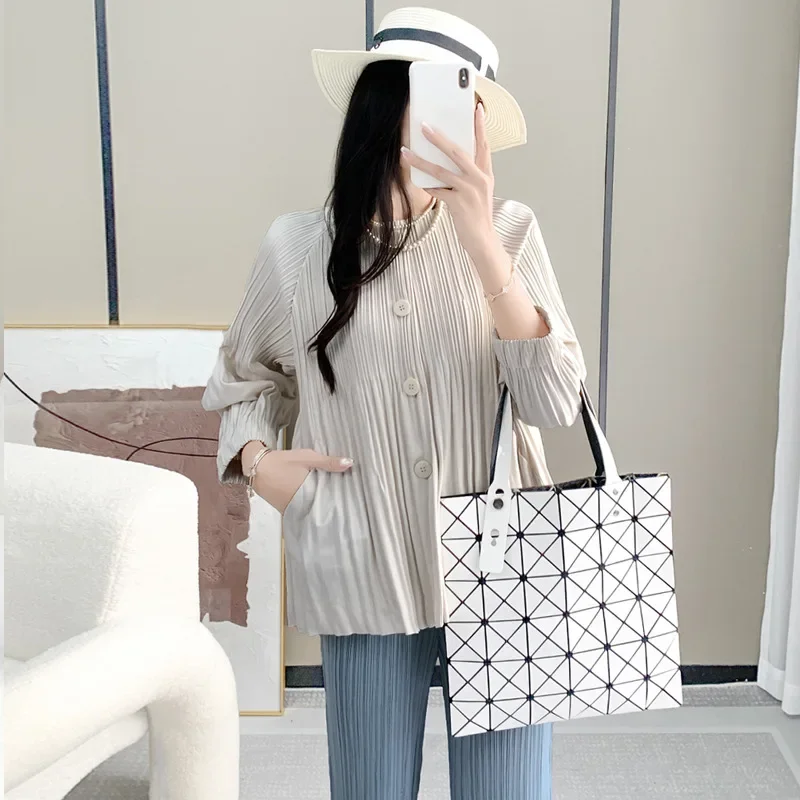 Плиссированная короткая куртка Miyake Design для женщин, новинка 2025, повседневный и универсальный тонкий однобортный топ для женщин
Плиссированная короткая куртка Miyake Design для женщин, новинка 2025, повседневный и универсальный тонкий однобортный топ для женщин