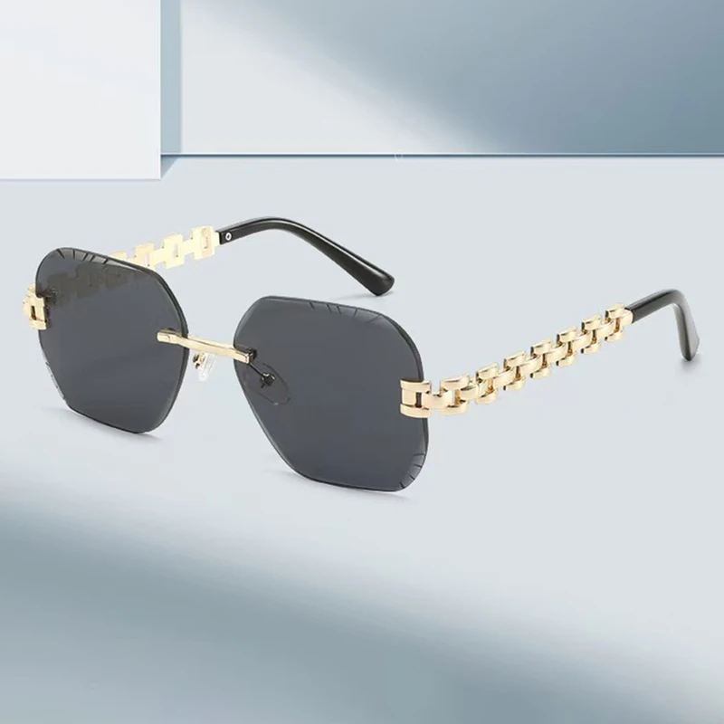 Personalized Frameless Metal Chain Leg Sunglasses Fashionable Spicy Girl Glasses Street Photography Wearing Sunglasses Trendy
Personalized Frameless Metal Chain Leg Sunglasses Fashionable Spicy Girl Glasses Street Photography Wearing Sunglasses Trendy