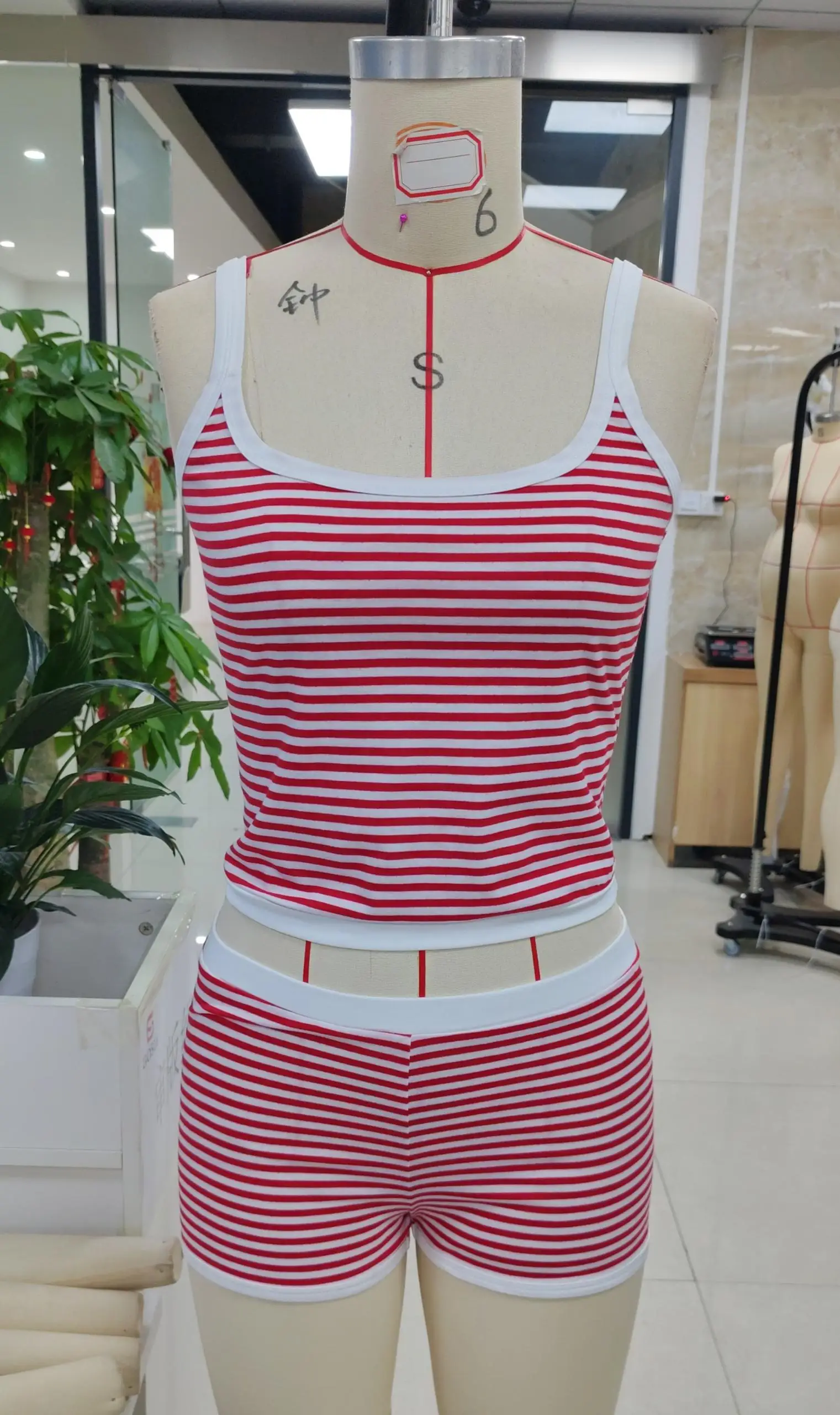 Women's Summer Striped Lounge Set Sleeveless U Neck Cami Tank Tops Shorts Sleepwear Sets
Women's Summer Striped Lounge Set Sleeveless U Neck Cami Tank Tops Shorts Sleepwear Sets
