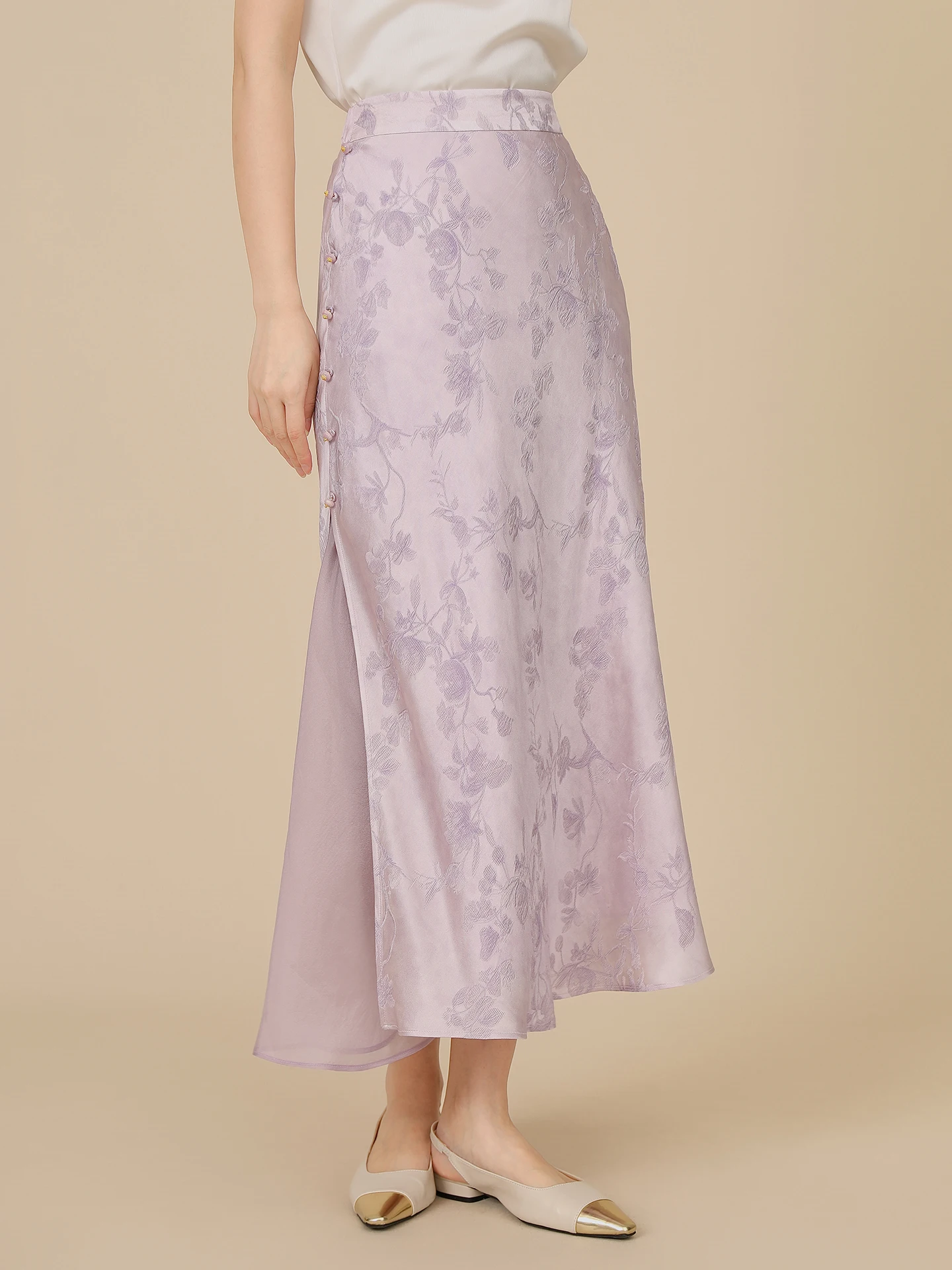 Новая шелковая юбка IBAI Piup белого цвета с необычным дизайном, национальным шитьем и красивой высококачественной вышивкой в китайском стиле Zonailin.
Новая шелковая юбка IBAI Piup белого цвета с необычным дизайном, национальным шитьем и красивой высококачественной вышивкой в китайском стиле Zonailin.