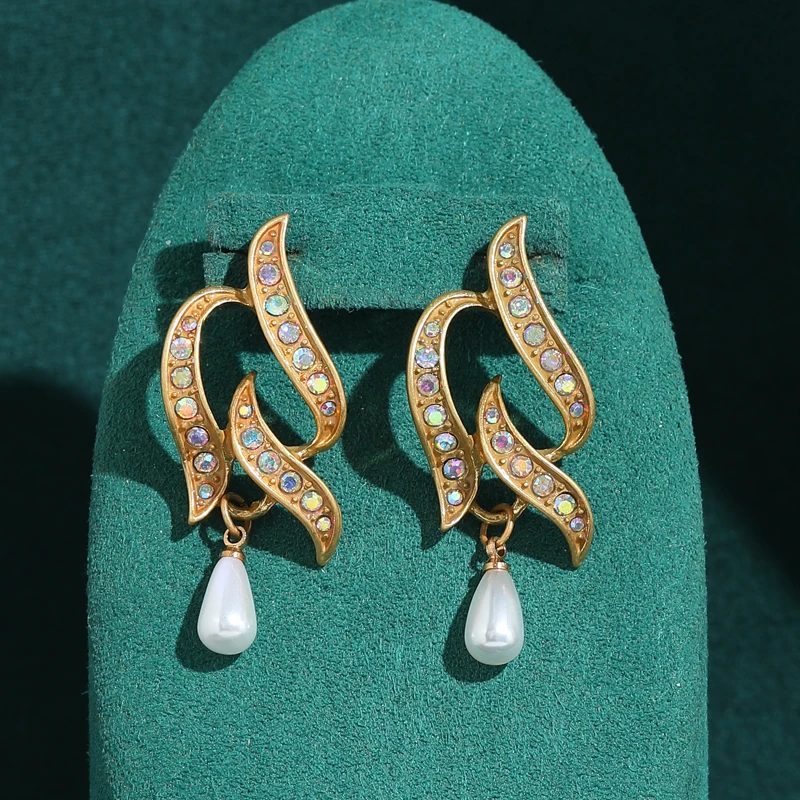 New Antique Pearl Drop Earring Dangle Vintage Colorful Rhinestone Hollow Leaves Gold Plated Jewelry For Women Trends Accessories
New Antique Pearl Drop Earring Dangle Vintage Colorful Rhinestone Hollow Leaves Gold Plated Jewelry For Women Trends Accessories