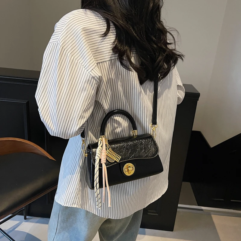 Retro Versatile Women's PU Leather Large Capacity Single Shoulder Crossbody Bag Trendy Simple Casual Commuting Storage Bags
Retro Versatile Women's PU Leather Large Capacity Single Shoulder Crossbody Bag Trendy Simple Casual Commuting Storage Bags