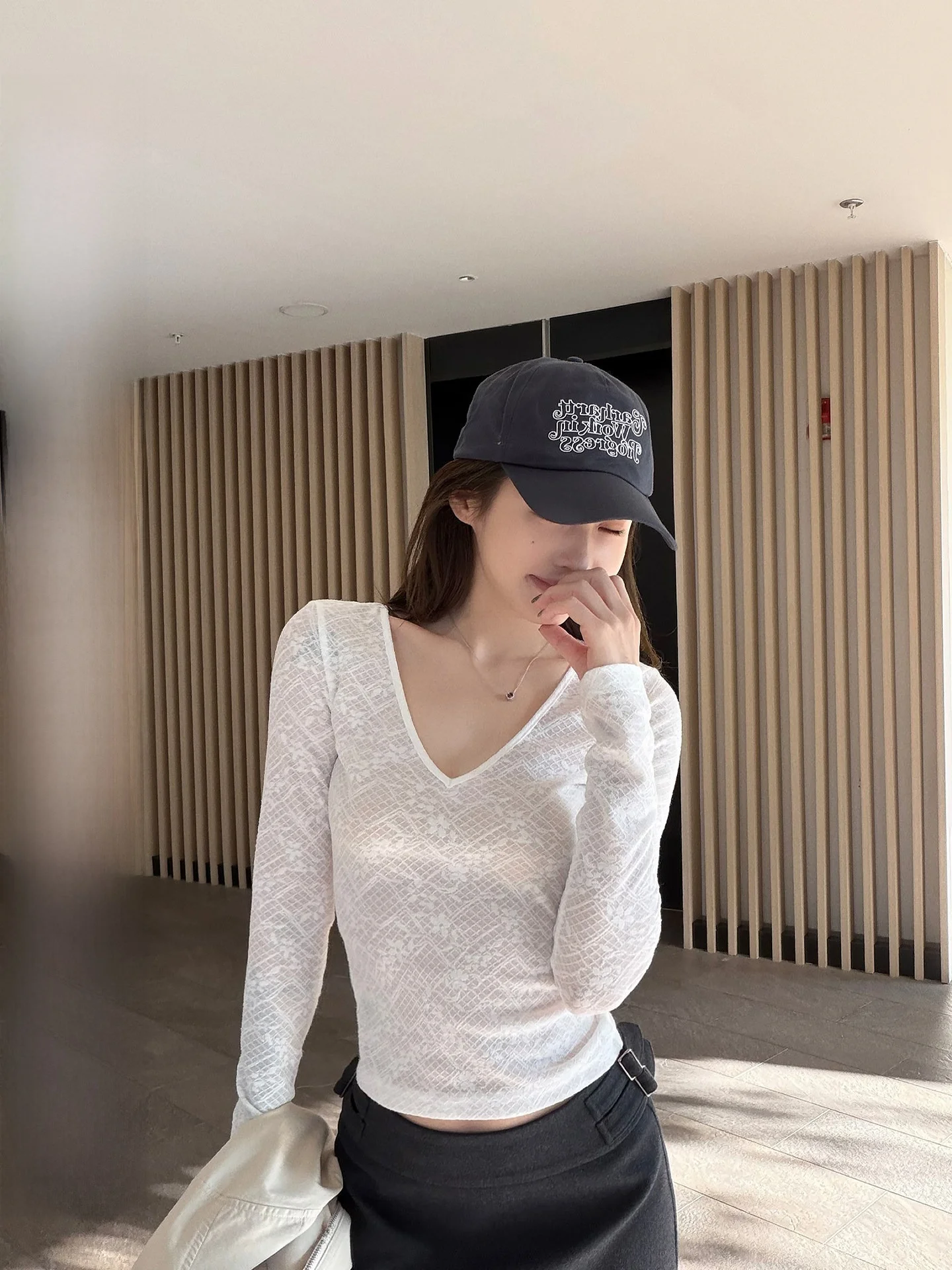 NingSi White Long Sleeve Lace T-Shirt Women's Spring Korean Style Slim Fit Short Base Shirt Casual Style V-neck Short Length
NingSi White Long Sleeve Lace T-Shirt Women's Spring Korean Style Slim Fit Short Base Shirt Casual Style V-neck Short Length