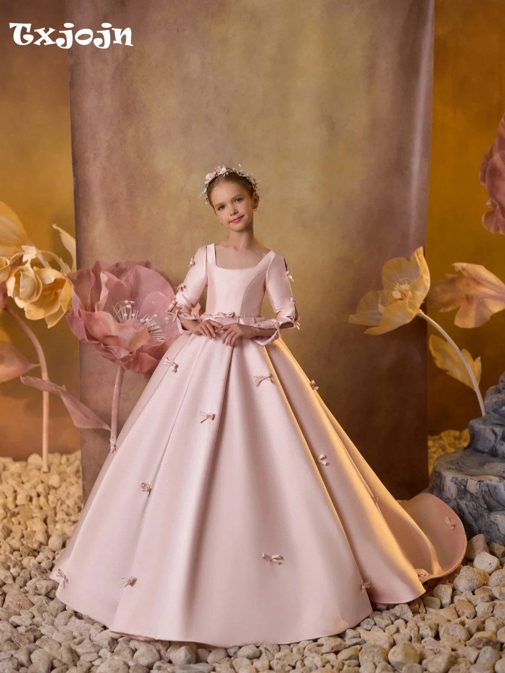 Pink Elegant Satin Bow A-line Long Princess Gown For Kids Charming O neck Full Sleeve Girls Dresses Birthday Party Wear On Sale
Pink Elegant Satin Bow A-line Long Princess Gown For Kids Charming O neck Full Sleeve Girls Dresses Birthday Party Wear On Sale
