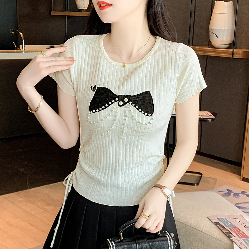 2024 Summer New Fashion Round Neck Bow Beaded Ice Silk Knit Sweater Women's Versatile Drawstring Slim Crop Top
2024 Summer New Fashion Round Neck Bow Beaded Ice Silk Knit Sweater Women's Versatile Drawstring Slim Crop Top