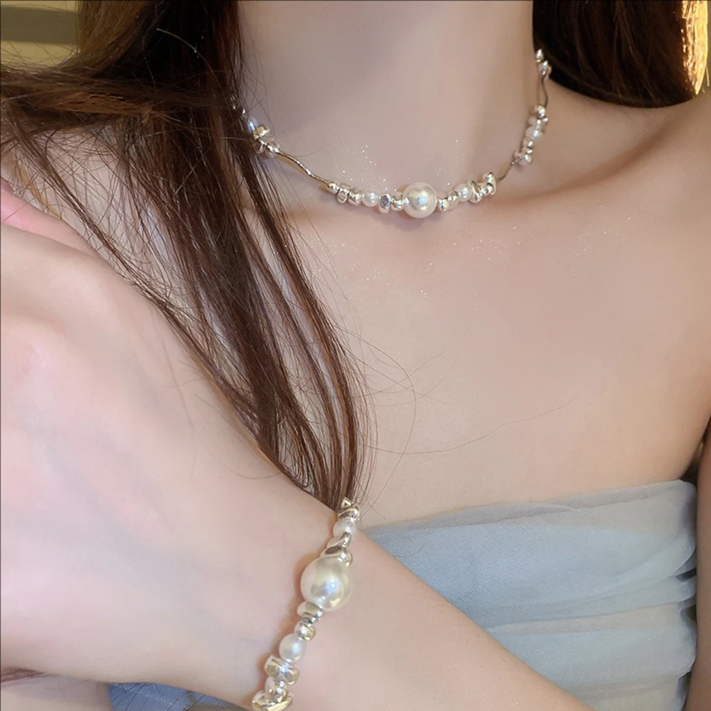 Irregularly Silvery Pearl Necklace Bracelet Features Light Luxury Stylish Collarbone Chain New Jewelry
Irregularly Silvery Pearl Necklace Bracelet Features Light Luxury Stylish Collarbone Chain New Jewelry