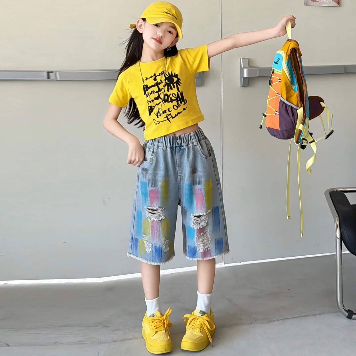 Summer ChildrenRipped Denim Shorts Denim Shorts with Colorful Drawings for Teen Girl Fashion Printed Knee Length Jeans Capris
Summer ChildrenRipped Denim Shorts Denim Shorts with Colorful Drawings for Teen Girl Fashion Printed Knee Length Jeans Capris