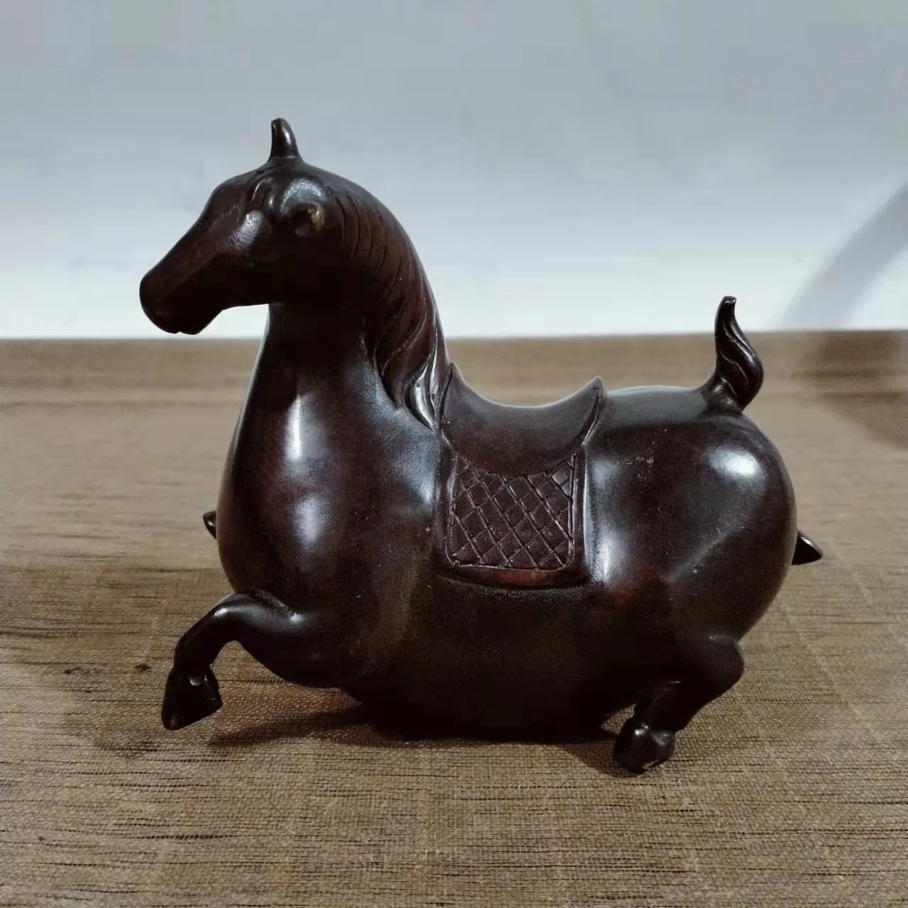Archaize brass statue lying horse zodiac animal crafts table top decoration home collection statue
Archaize brass statue lying horse zodiac animal crafts table top decoration home collection statue