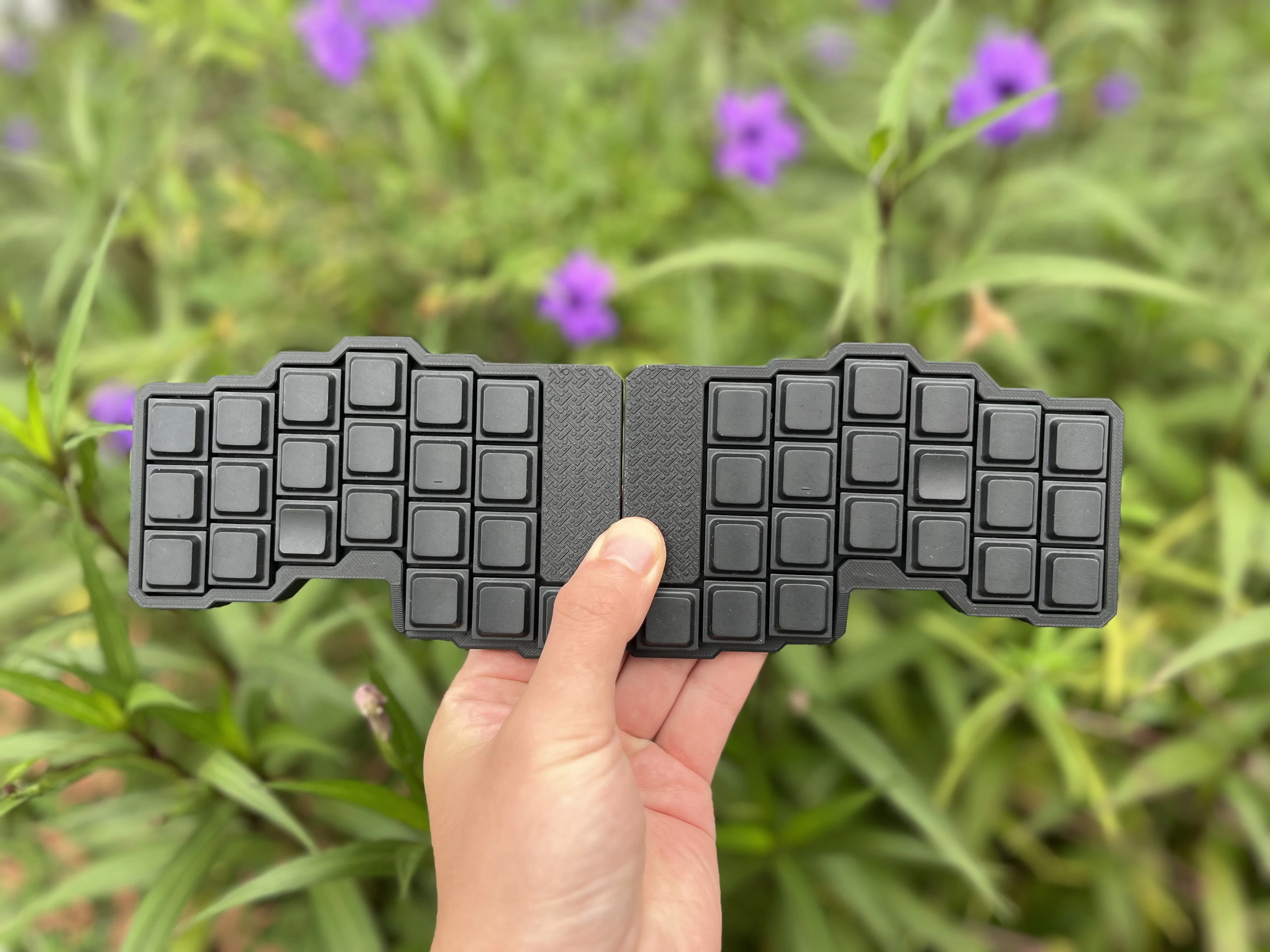 KOMETA 42-клавишная беспроводная низкопрофильная разделенная клавиатура, совместимая с печатной платой Kailh Choc V1/V2, Bluetooth, двухрежимная клавиатура ZMK, с возможностью горячей замены
KOMETA 42-клавишная беспроводная низкопрофильная разделенная клавиатура, совместимая с печатной платой Kailh Choc V1/V2, Bluetooth, двухрежимная клавиатура ZMK, с возможностью горячей замены