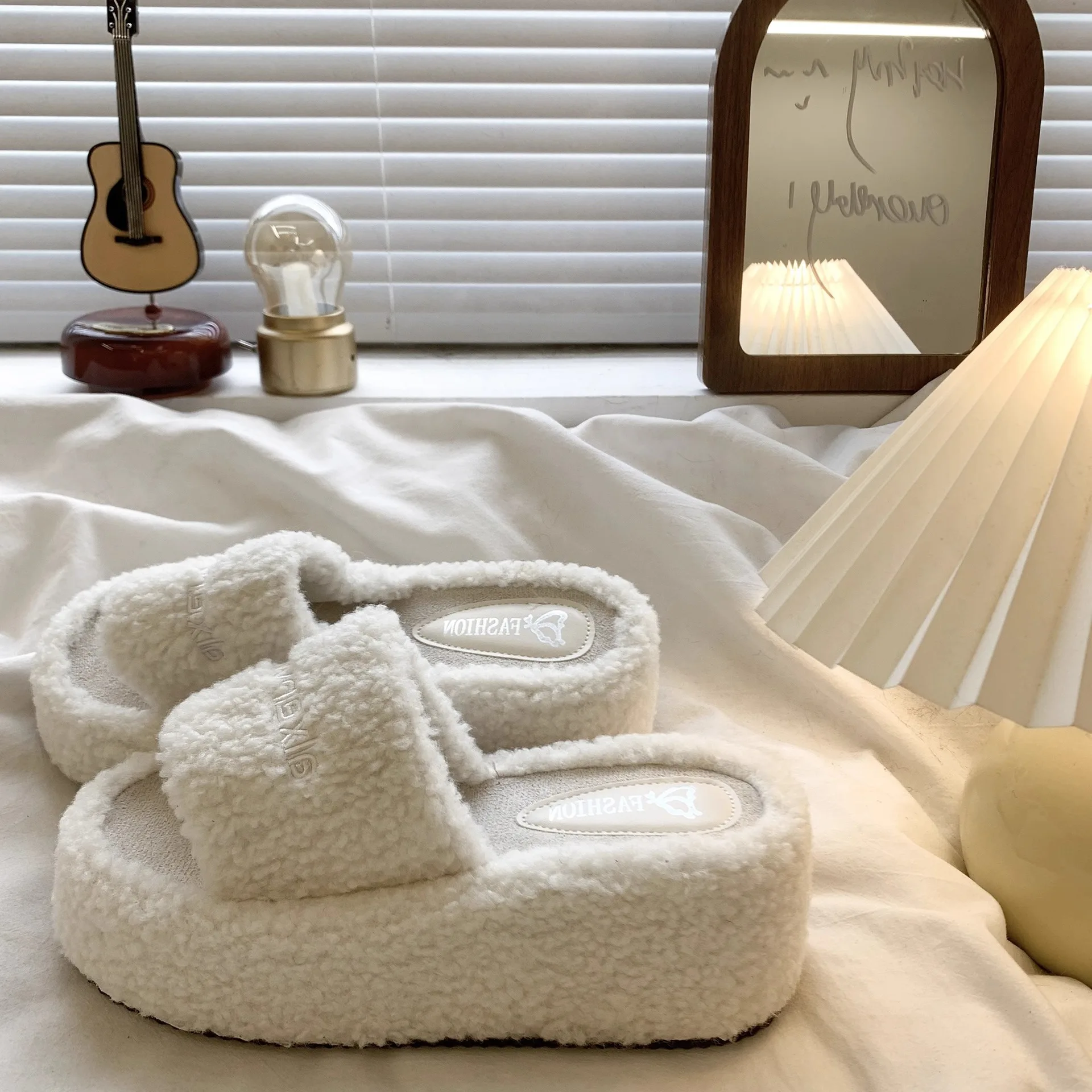 Women's 7cm Elevated Thick-Soled Fuzzy Slippers for Outdoor Wear Home & Casual High-Heel Slippers for Fall & Winter
Women's 7cm Elevated Thick-Soled Fuzzy Slippers for Outdoor Wear Home & Casual High-Heel Slippers for Fall & Winter