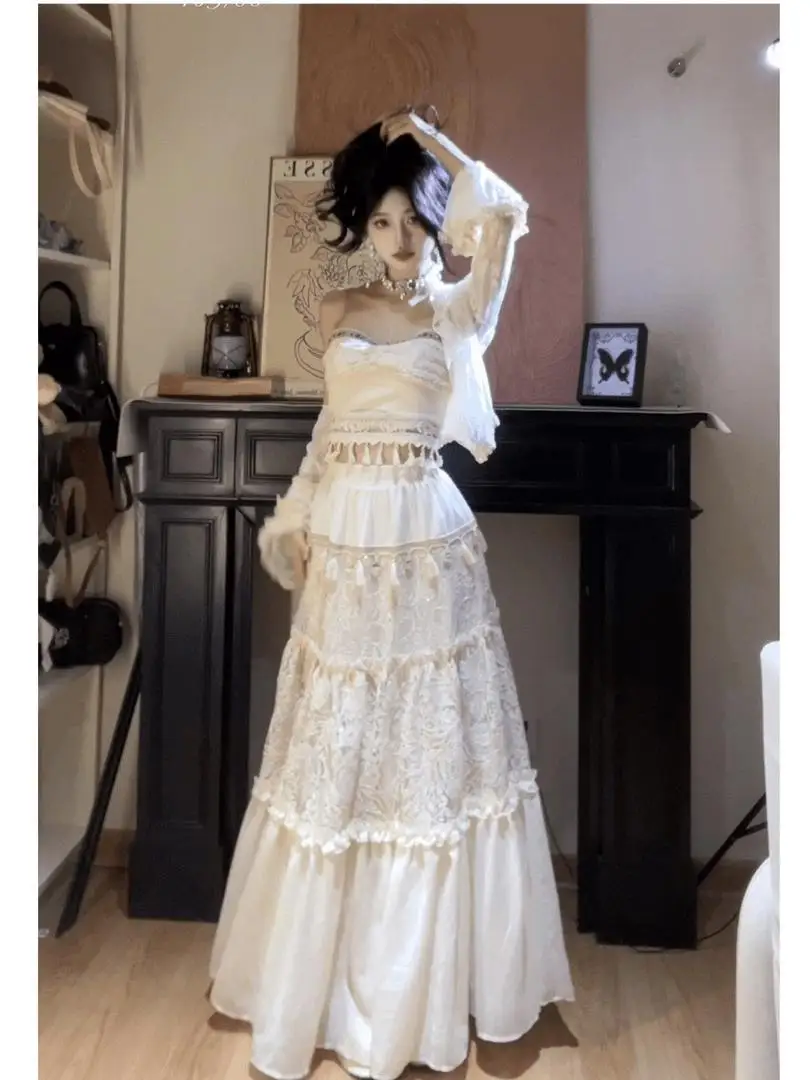 New Summer High-end Designed Niche Ethnic Style Tube Top + Heavy-duty Skirt + Lace Sunscreen Cardigan Women's Three-piece Suit
New Summer High-end Designed Niche Ethnic Style Tube Top + Heavy-duty Skirt + Lace Sunscreen Cardigan Women's Three-piece Suit