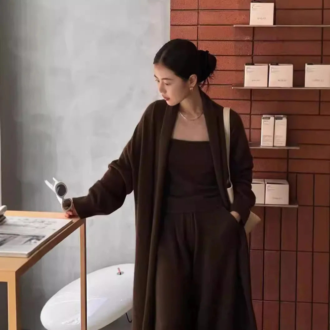 Комплекты брюк, женский спортивный костюм из трех предметов, вязаный кардиган, майки, свитера, широкие брюки, 2025 г., повседневный свободный крой, однотонные карманы
Комплекты брюк, женский спортивный костюм из трех предметов, вязаный кардиган, майки, свитера, широкие брюки, 2025 г., повседневный свободный крой, однотонные карманы