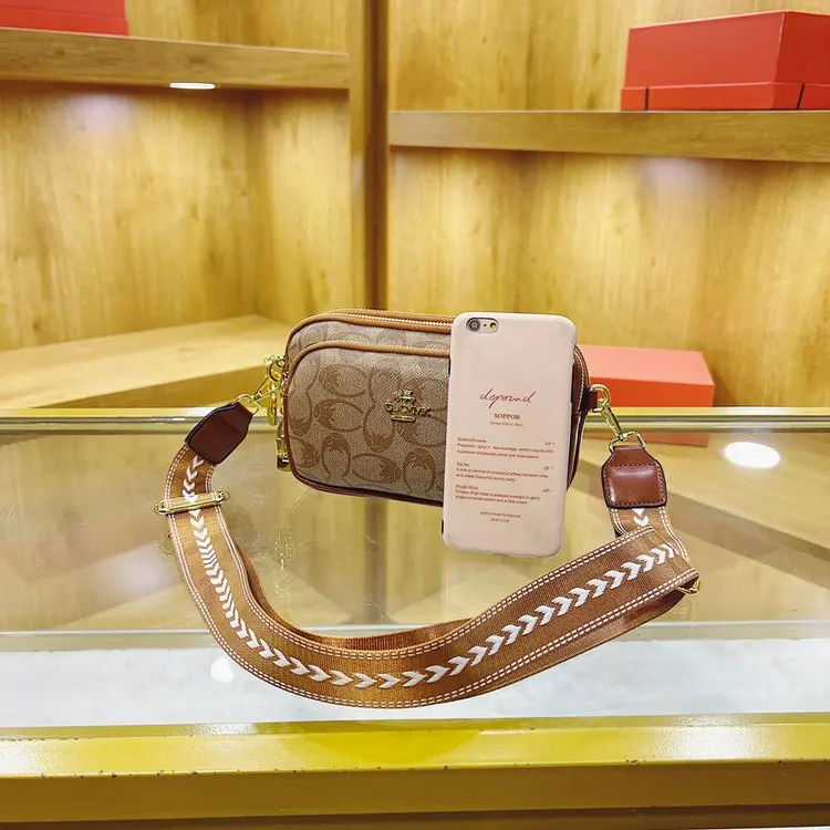 High-End Minimalist Crossbody Bag For Women Luxury Leather Tote Vintage Designer Unique Large Capacity Elegant Diaper Bag
High-End Minimalist Crossbody Bag For Women Luxury Leather Tote Vintage Designer Unique Large Capacity Elegant Diaper Bag