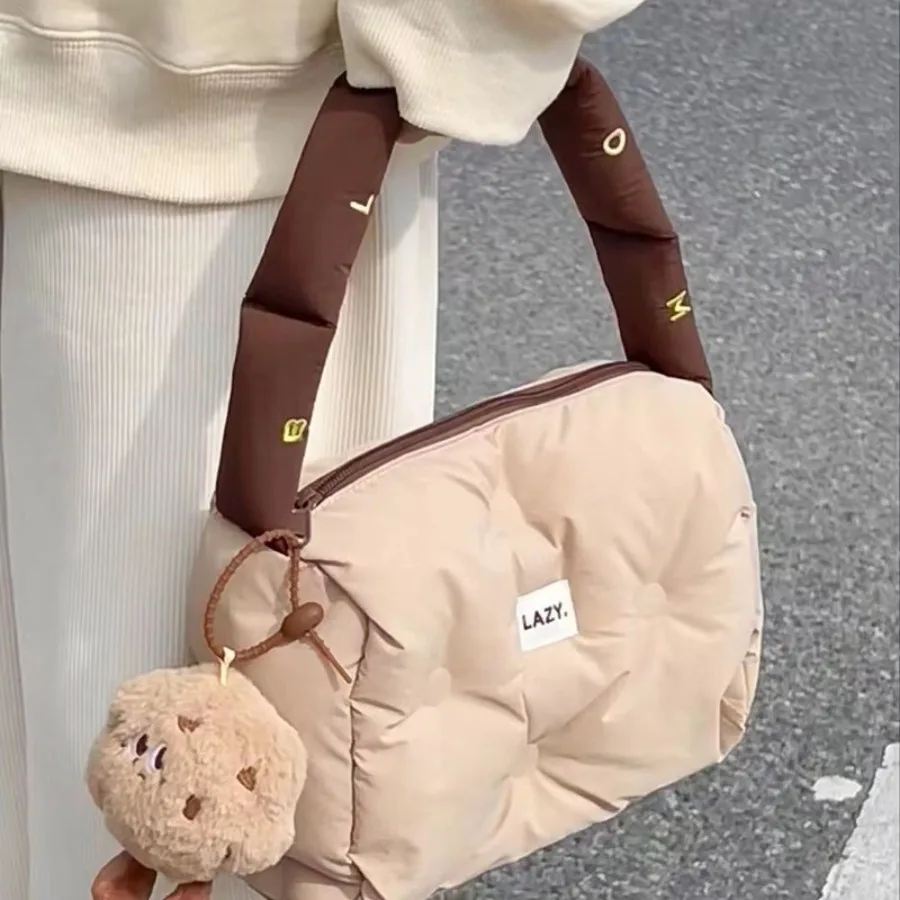 New Fashionable Comfortable, and Elegant Egg-Shaped Down Bag Commuter Single-Shoulder Handbag for Women Cheese Pillow Bags
New Fashionable Comfortable, and Elegant Egg-Shaped Down Bag Commuter Single-Shoulder Handbag for Women Cheese Pillow Bags