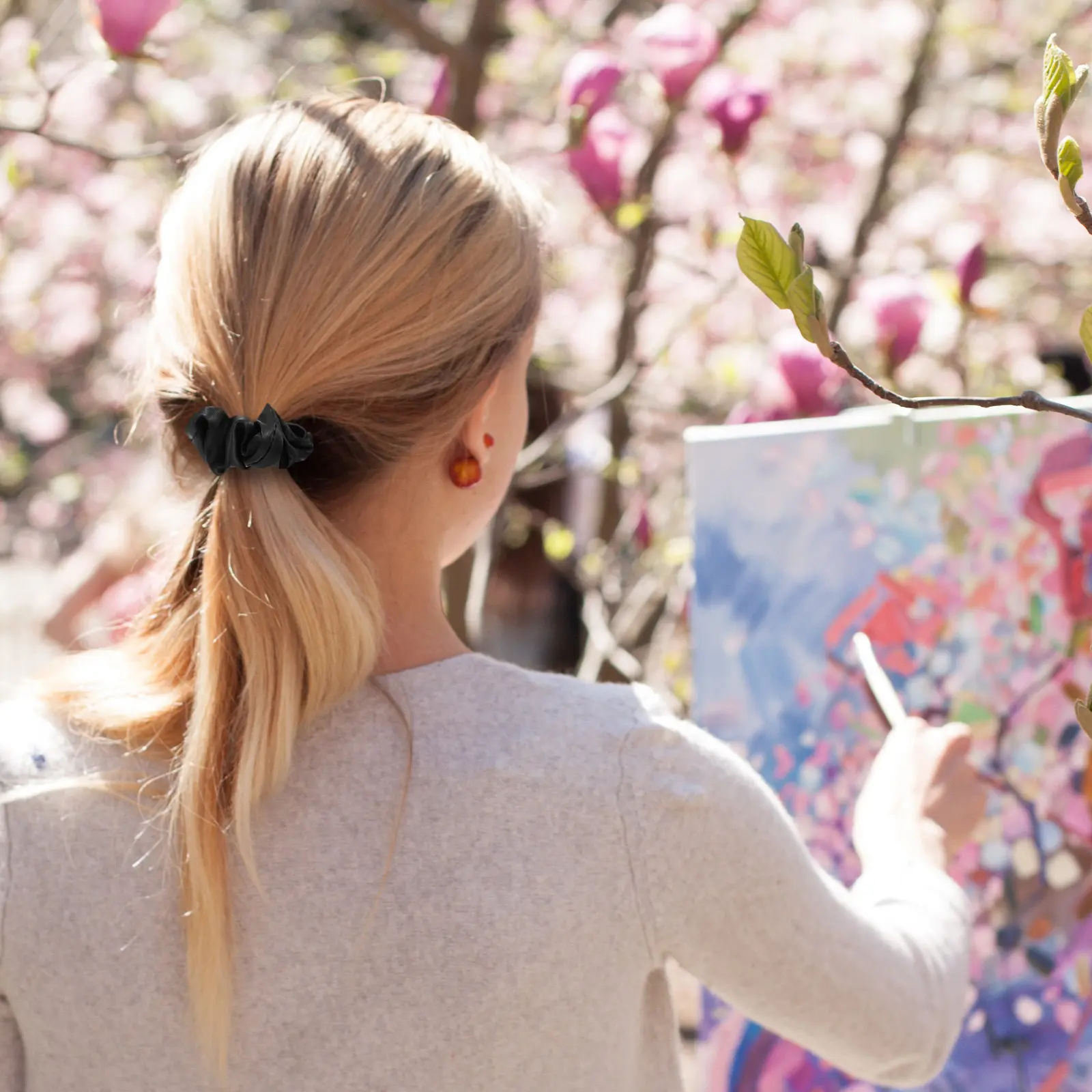 Набор из 3 шелковых резинок для волос: черные эластичные резинки для хвоста для женщин и девушек, для офиса, школы, путешествий
Набор из 3 шелковых резинок для волос: черные эластичные резинки для хвоста для женщин и девушек, для офиса, школы, путешествий