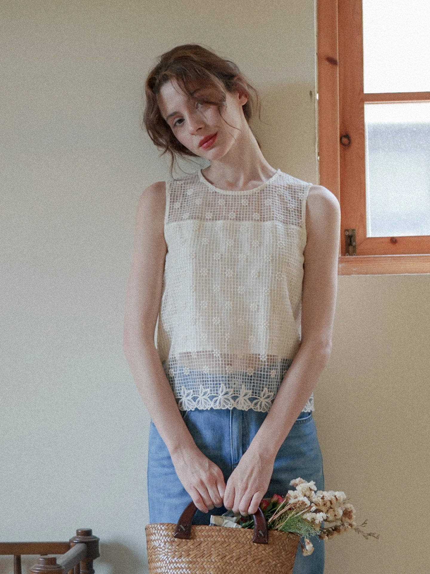 Retro Lace Hollow Embroidery Slim round Neck Sleeveless Vest Versatile Top MarchNoon French Style Straight Cut Nylon Fiber
Retro Lace Hollow Embroidery Slim round Neck Sleeveless Vest Versatile Top MarchNoon French Style Straight Cut Nylon Fiber