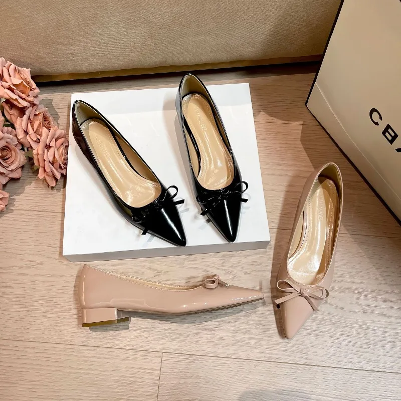 Women's Shoes Fashion Patent Leather Shallow Mouth Single Shoes Temperament Pointed Thick Heel Small Leather Shoes Zapatos Mujer
Women's Shoes Fashion Patent Leather Shallow Mouth Single Shoes Temperament Pointed Thick Heel Small Leather Shoes Zapatos Mujer