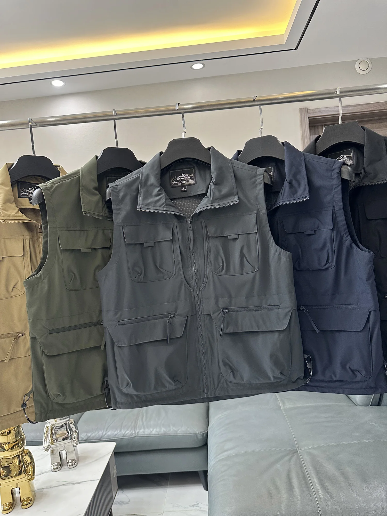 Outdoor Men's Casual Fashion Windbreaker Vest with Multiple Pockets Breathable Lightweight Polyester Nylon Composite Fiber
Outdoor Men's Casual Fashion Windbreaker Vest with Multiple Pockets Breathable Lightweight Polyester Nylon Composite Fiber