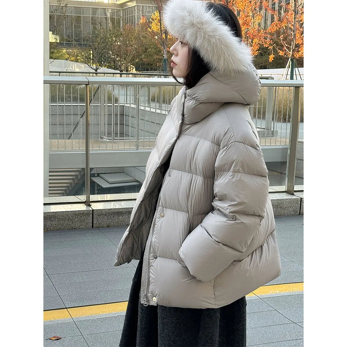 Lusi Soft Short Puffer Jacket Women's Winter Warm Duck down Coat Bread Style Y95 Loose Fit Long Sleeve Ultra Short Length
Lusi Soft Short Puffer Jacket Women's Winter Warm Duck down Coat Bread Style Y95 Loose Fit Long Sleeve Ultra Short Length