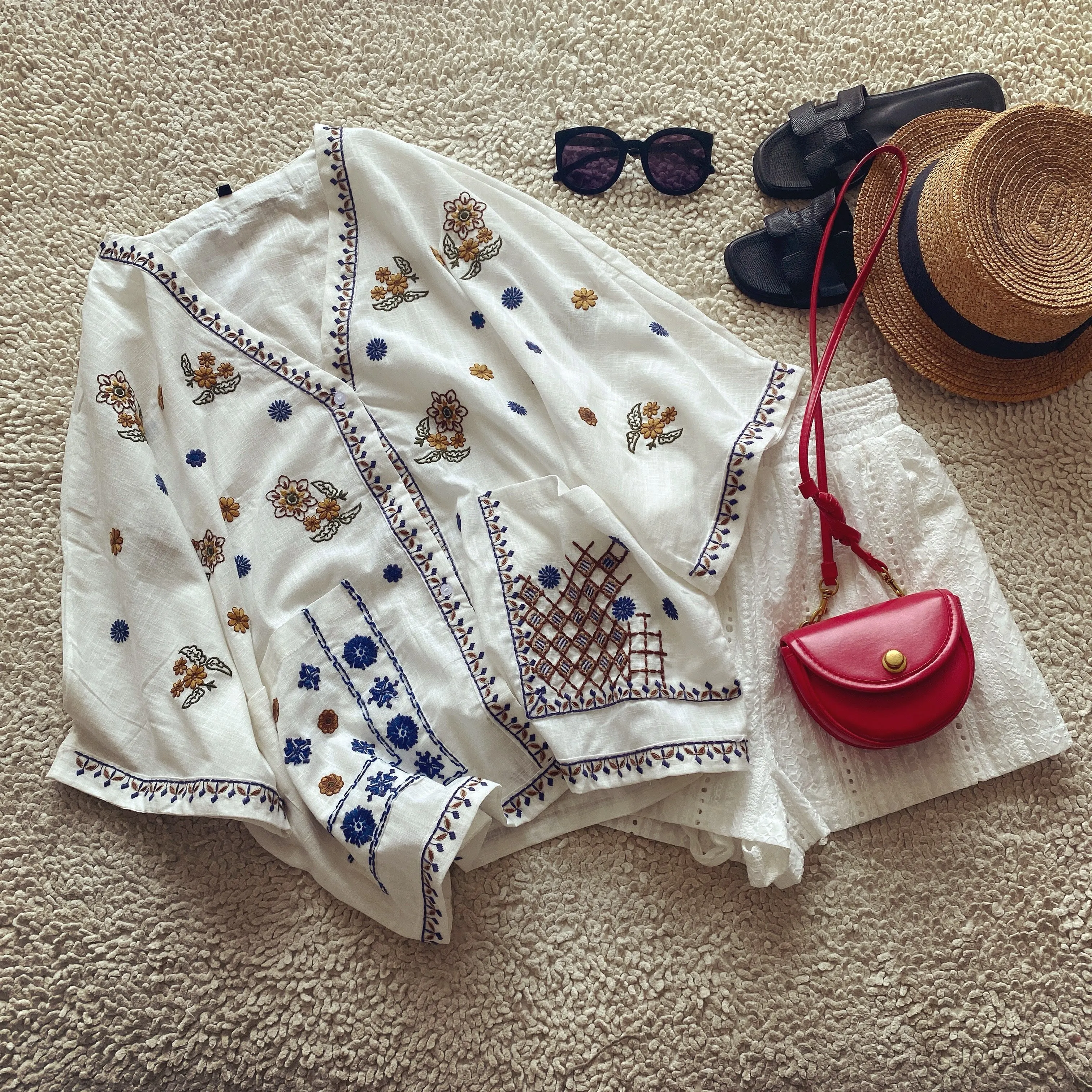 2025 Summer New Women's Top Fashion V-neck Versatile Loose Cardigan Coat Simple Fresh Button Pocket Design Embroidered Shirt
2025 Summer New Women's Top Fashion V-neck Versatile Loose Cardigan Coat Simple Fresh Button Pocket Design Embroidered Shirt