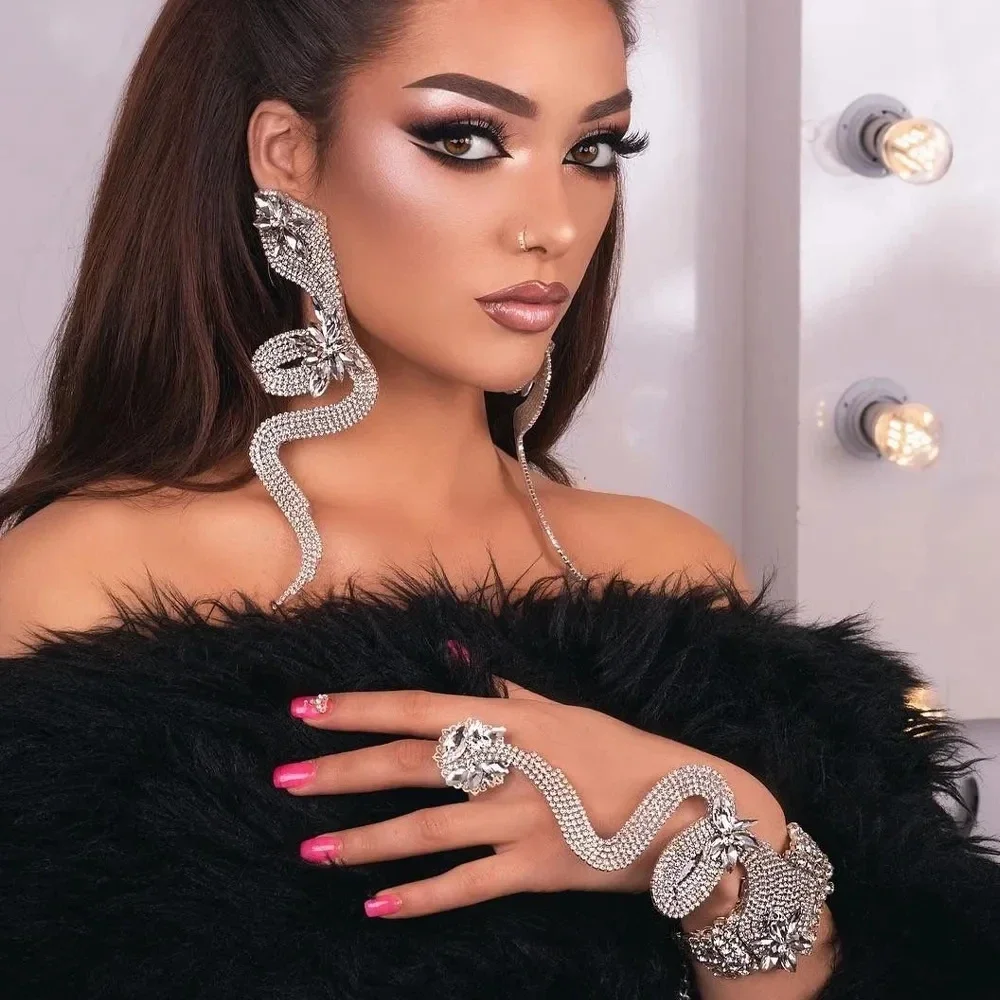 Gothic Punk Snake Bracelet Luxury for Women Crystal Rhinestone Connected Finger Ring Bracelet Bangle Hand Harness Jewelry Gift
Gothic Punk Snake Bracelet Luxury for Women Crystal Rhinestone Connected Finger Ring Bracelet Bangle Hand Harness Jewelry Gift