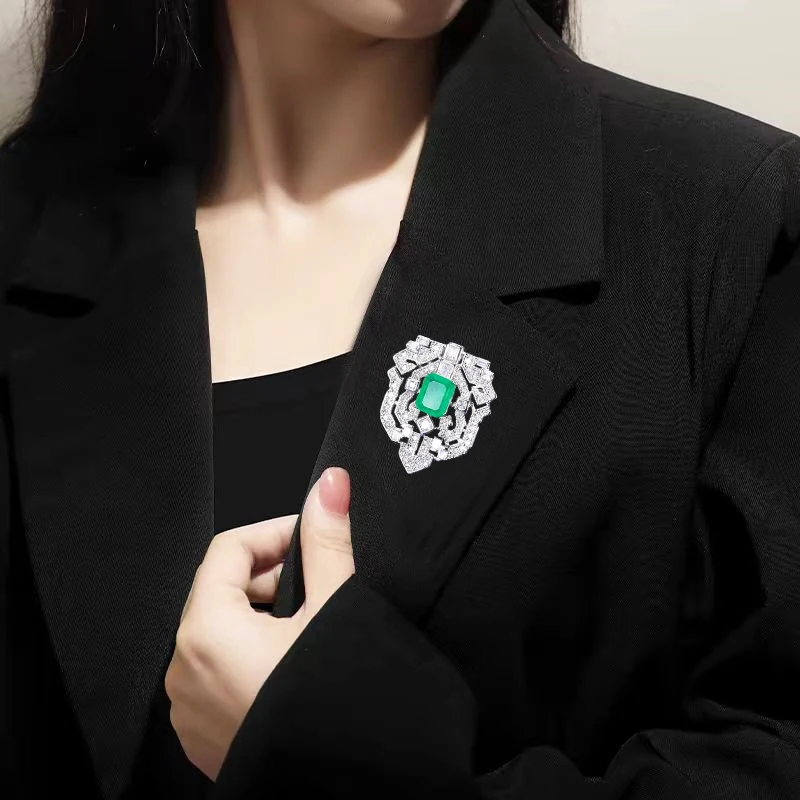 Vinatge Geometric Red and Green Gemstone Brooches Delicate Palace Style Broche for Women Clothinf Accessories Female Gift
Vinatge Geometric Red and Green Gemstone Brooches Delicate Palace Style Broche for Women Clothinf Accessories Female Gift