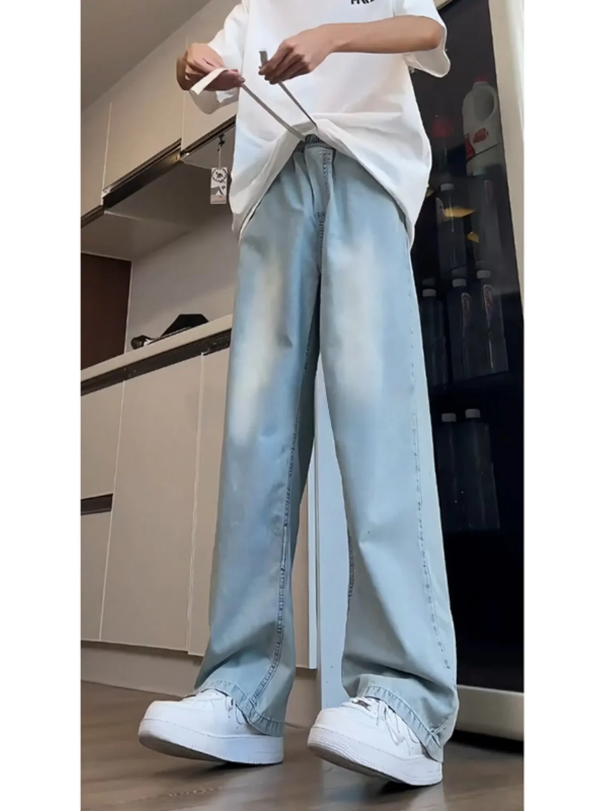 Light Blue Silk Denim Jeans Men's Summer Thin Straight Casual Trousers Trendy High Street Ice Silk Loose Fit Classic Style
Light Blue Silk Denim Jeans Men's Summer Thin Straight Casual Trousers Trendy High Street Ice Silk Loose Fit Classic Style
