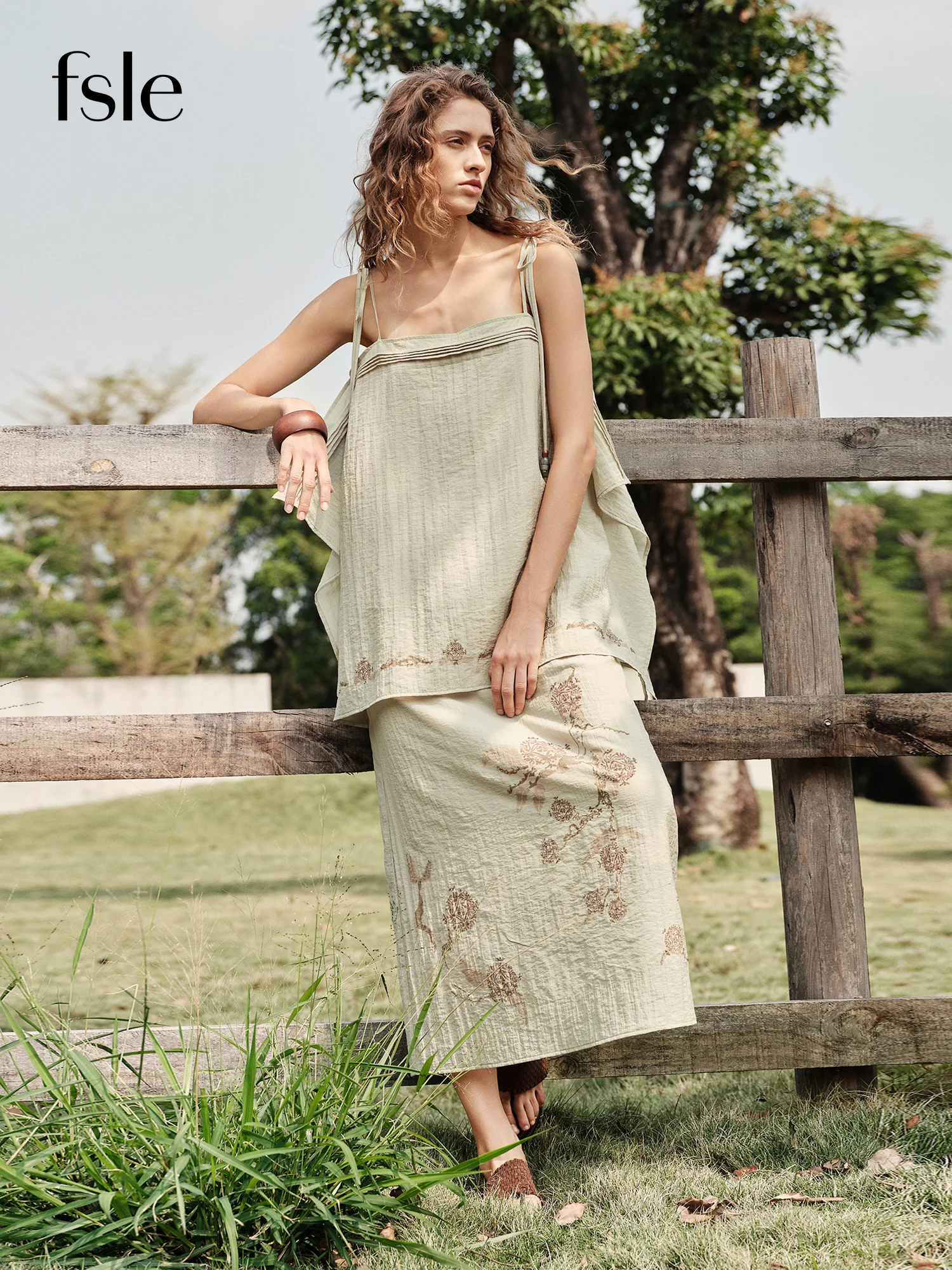 FSLE 【Premium Series】Vintage Printed Camis Midi Skirt Set Square Neck Sleeveless Summer Elastic Waist Outfit Silk Office Daily
FSLE 【Premium Series】Vintage Printed Camis Midi Skirt Set Square Neck Sleeveless Summer Elastic Waist Outfit Silk Office Daily