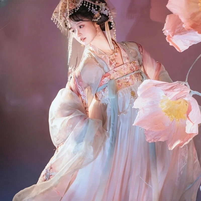 A Hanfu woman's chest-length Confucian dress daily and extremely ethereal embroidered large-sleeved set
A Hanfu woman's chest-length Confucian dress daily and extremely ethereal embroidered large-sleeved set