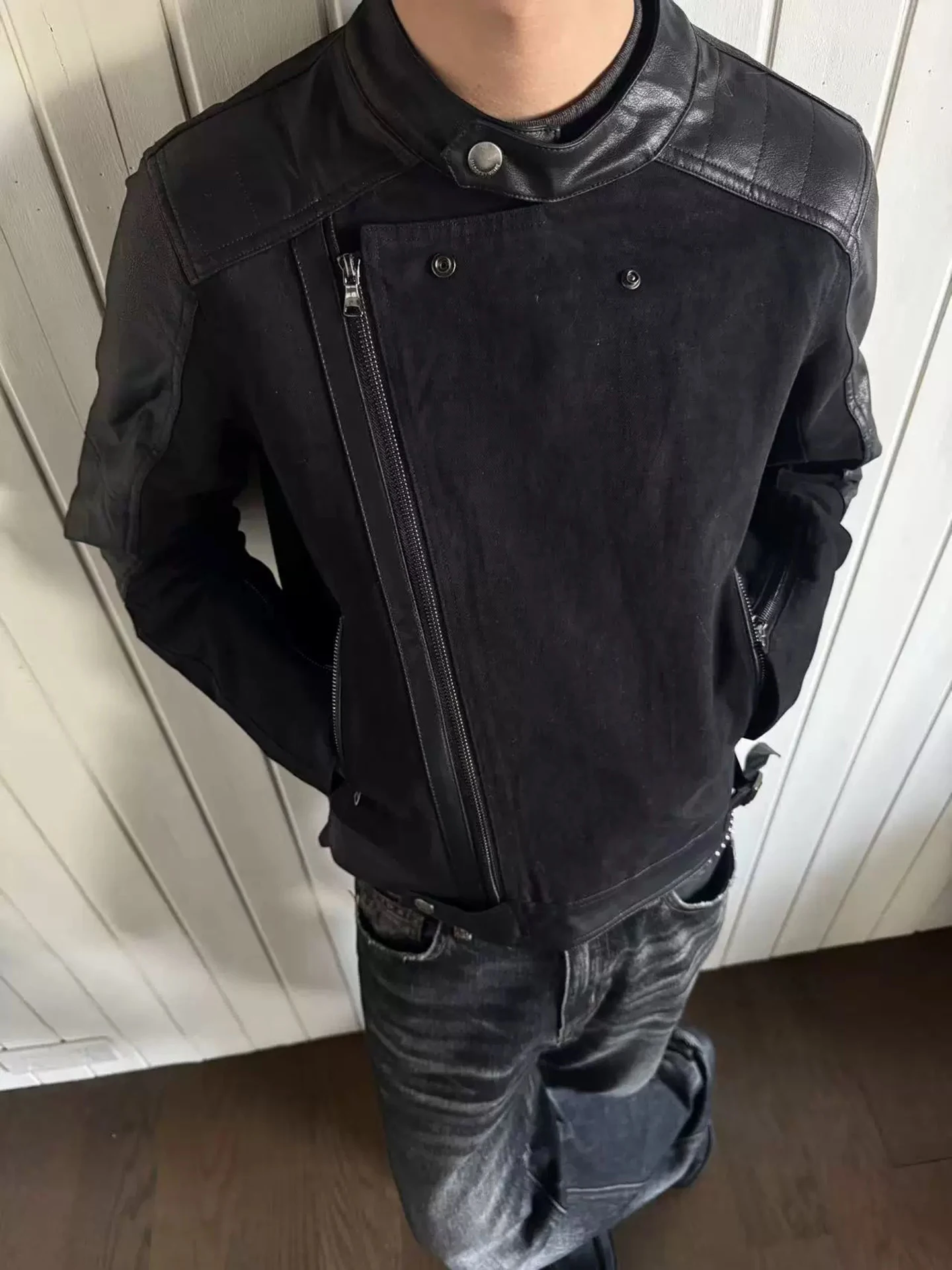 Retro Patchwork Design Harlequin Motorcycle Leather Jaet Outerwear for Men And Women Spring Season Boxy Stand Collar Slim F...
Retro Patchwork Design Harlequin Motorcycle Leather Jaet Outerwear for Men And Women Spring Season Boxy Stand Collar Slim F...