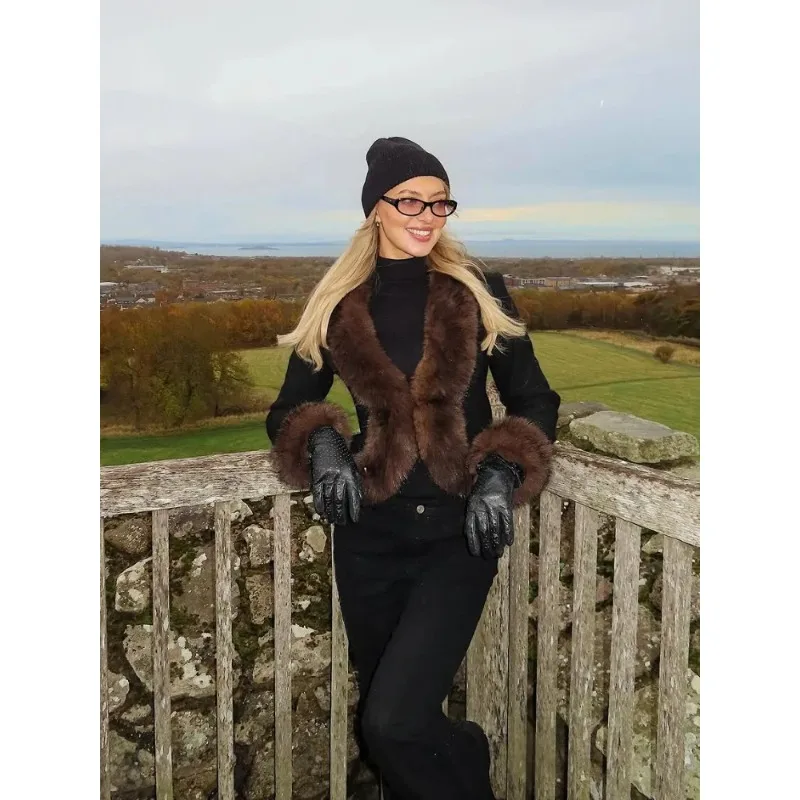 Зимняя новинка 2025: куртка с меховым воротником, V-образным вырезом и длинными рукавами, с поясом на талии
Зимняя новинка 2025: куртка с меховым воротником, V-образным вырезом и длинными рукавами, с поясом на талии