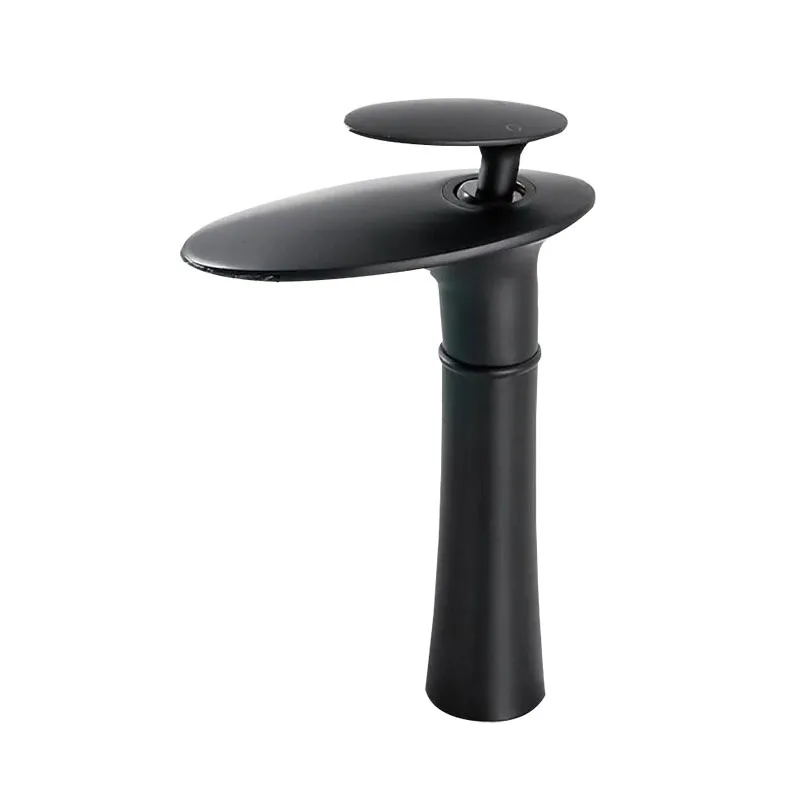 Полностью медный смеситель для горячей и холодной воды.
Полностью медный смеситель для горячей и холодной воды.