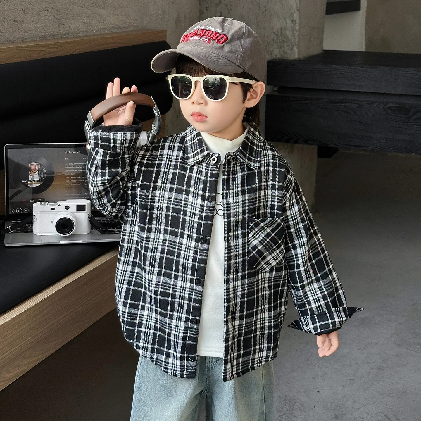 Thiened Fce Plaid irt for Boys Autumn Winter New Sle Baby Clothes Faionable Outfit Korean Version Cotton Fabric
Thiened Fce Plaid irt for Boys Autumn Winter New Sle Baby Clothes Faionable Outfit Korean Version Cotton Fabric